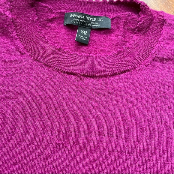 Banana Republic XS Merino Wool Scalloped Neck Sweater Berry Magenta - Picture 6 of 7